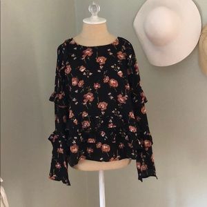 Floral sleeve top!